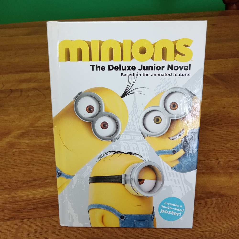 Minions The Deluxe Junior Novel: Based on the animated feature! Includes POSTER